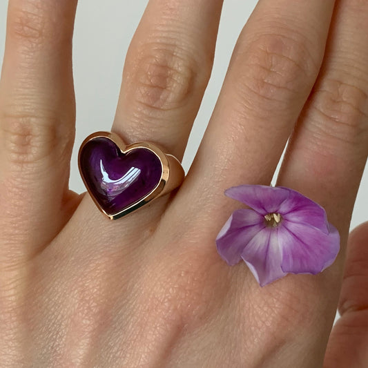 Love-lollipop-ring-yellow-gold-with-amethyst
