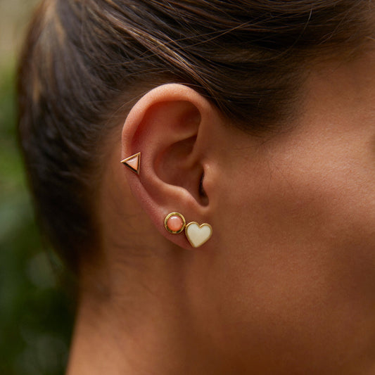 Circle-sticker-studs-yellow-gold-with-orange-moonstone