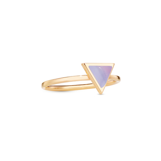 Triangle-sticker-ring-yellow-gold-with-lavender-chalcedony