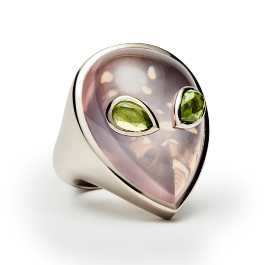 Alien-signature-ring-white-gold-with-rose-quartz-and-peridot