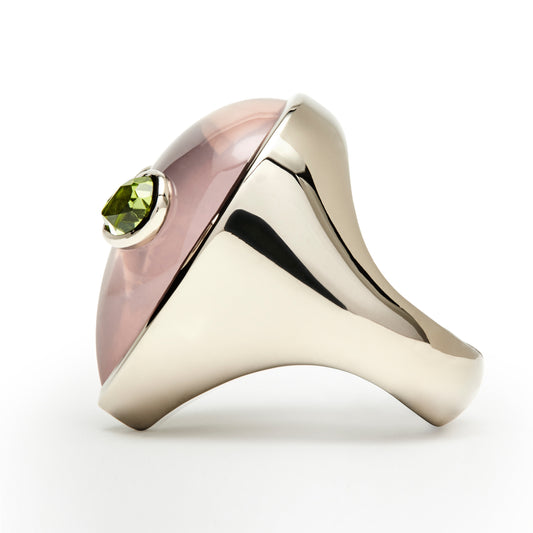Alien-signature-ring-white-gold-with-rose-quartz-and-peridot