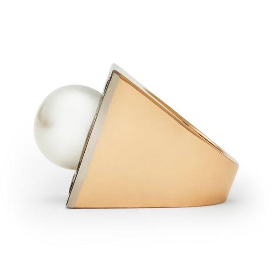 Alina_Abegg_Cosmic_Escape_Crop_Circle_Ring_Rose_White_Gold_South_Sea_Pearl_Pink_Tourmaline_Side