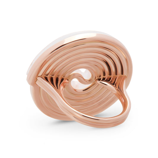 Alina_Abegg_Sugar_High_Licorice_Ring_Stoned_Rose_Gold_Milky_Quartz_Diamond_Back