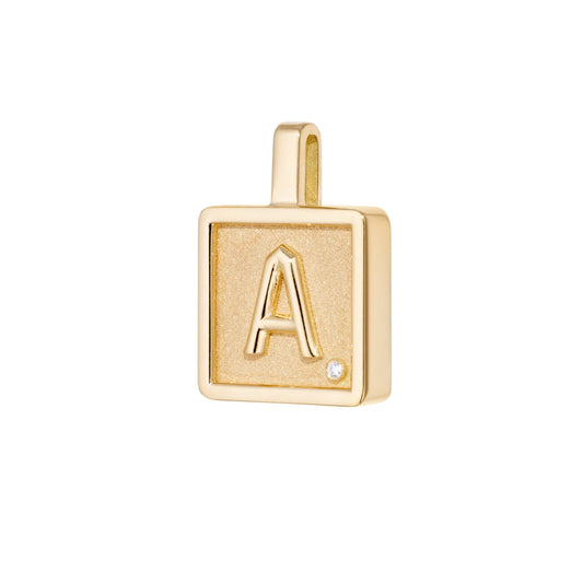 Letter-pendant-字-stoned-yellow-gold-with-diamond