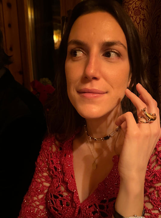 Maxi-dolphin-bubble-ring-stoned-yellow-gold-with-pink-sapphire-and-diamond