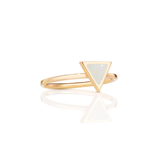 Triangle-sticker-ring-yellow-gold-with-enamel