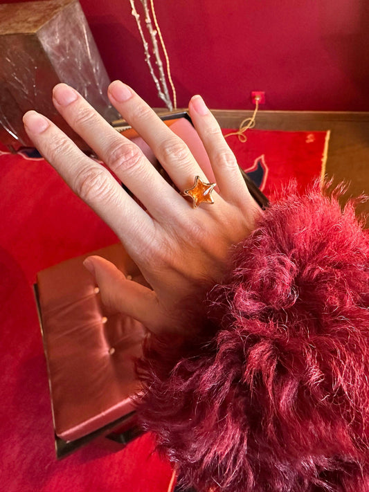 Starfish-bubble-mini-ring-stoned-yellow-gold-with-mandarin-garnet-and-sapphire-carlotivioli-italy-coat