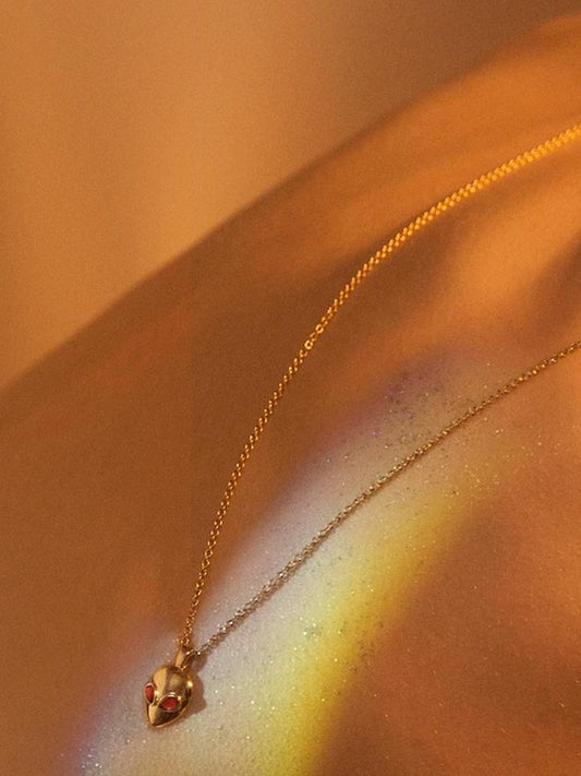 Alien_pendant_yellow_gold_with_pink_tourmaline_V2